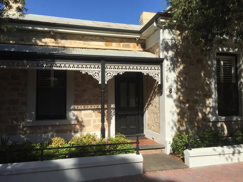 8 Osborne - Accommodation Sunshine Coast 0