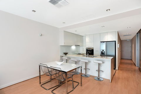 Breeze Beachfront Apartment - Accommodation Sunshine Coast 10