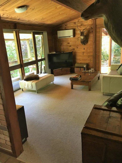 Hilltop - Accommodation Sunshine Coast 3