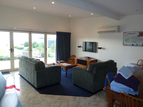 SeaShells Penneshaw - Accommodation Sunshine Coast 9