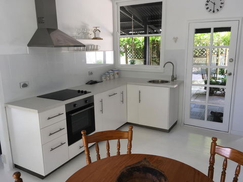 Hilltop Too - Accommodation Sunshine Coast 2