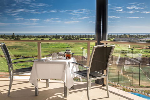 Lady Bay Hotel - Accommodation Sunshine Coast 1