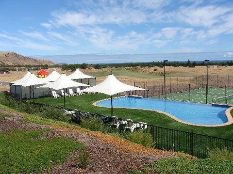 Lady Bay Hotel - Accommodation Sunshine Coast 2