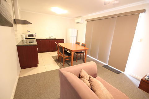 Port Vincent Motel & Apartments - Accommodation Sunshine Coast 4