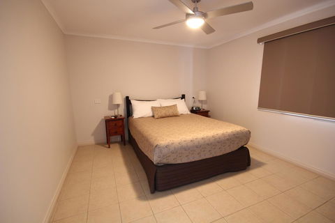 Port Vincent Motel & Apartments - Accommodation Sunshine Coast 5