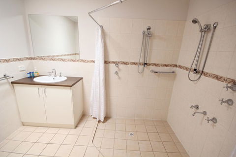 Port Vincent Motel & Apartments - Accommodation Sunshine Coast 3