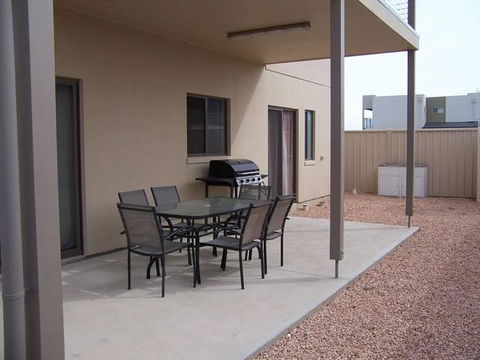 Relax On Par - Accommodation Sunshine Coast 10