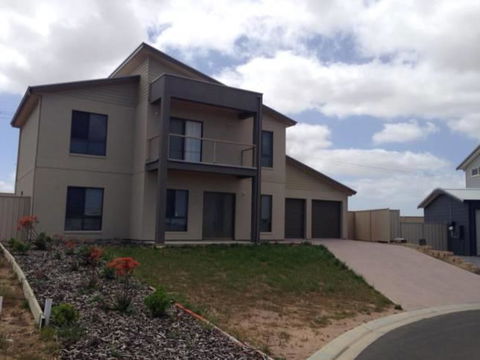 Relax On Par - Accommodation Sunshine Coast 1