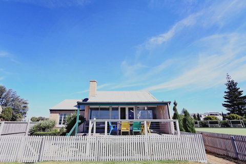 Caledonian Inn - Accommodation Sunshine Coast 4