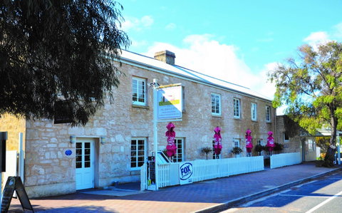 Caledonian Inn - Accommodation Sunshine Coast 1