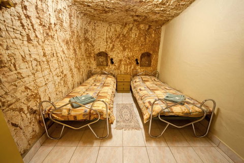 Radeka Downunder Underground Motel - Accommodation Sunshine Coast 7