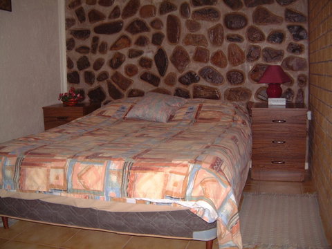 Radeka Downunder Underground Motel - Accommodation Sunshine Coast 8