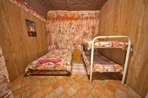 Radeka Downunder Underground Motel - Accommodation Sunshine Coast 2