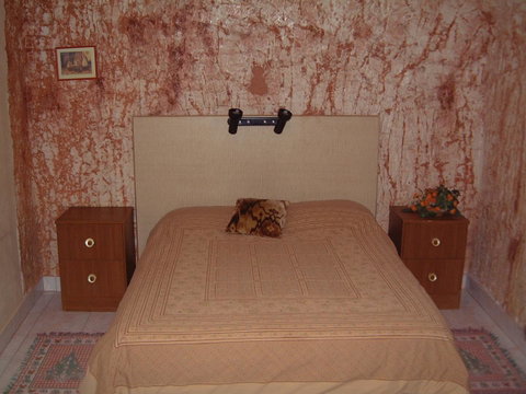 Radeka Downunder Underground Motel - Accommodation Sunshine Coast 9
