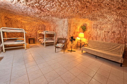 Radeka Downunder Underground Motel - Accommodation Sunshine Coast 4