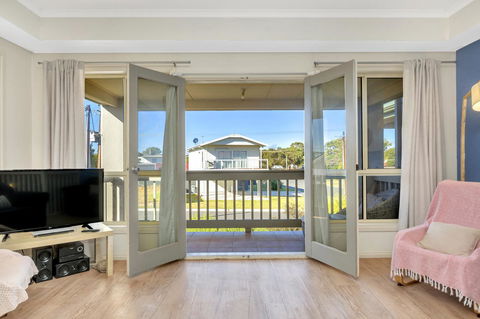 The Lighthouse - Port Willunga - C21 SouthCoast Holidays - Accommodation Sunshine Coast 2
