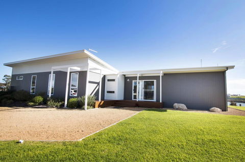 Villa Serra - Accommodation Sunshine Coast 0