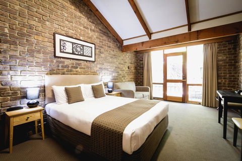 The Lodge By Manna - Accommodation Sunshine Coast 4