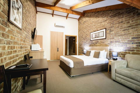 The Lodge By Manna - Accommodation Sunshine Coast 3