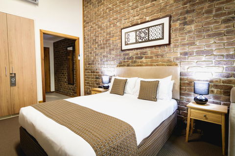 The Lodge By Manna - Accommodation Sunshine Coast 2