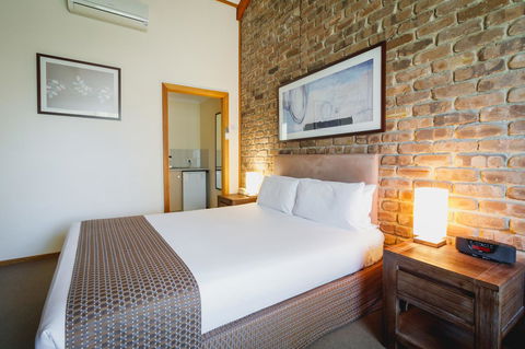 The Lodge By Manna - Accommodation Sunshine Coast 6