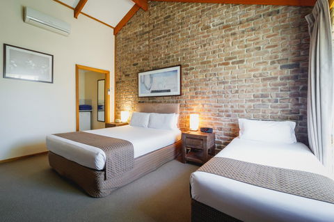 The Lodge By Manna - Accommodation Sunshine Coast 8