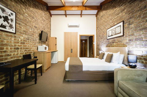 The Lodge By Manna - Accommodation Sunshine Coast 1