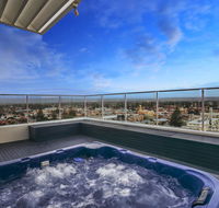 Glenelg Skyline Penthouse - Accommodation Sunshine Coast
