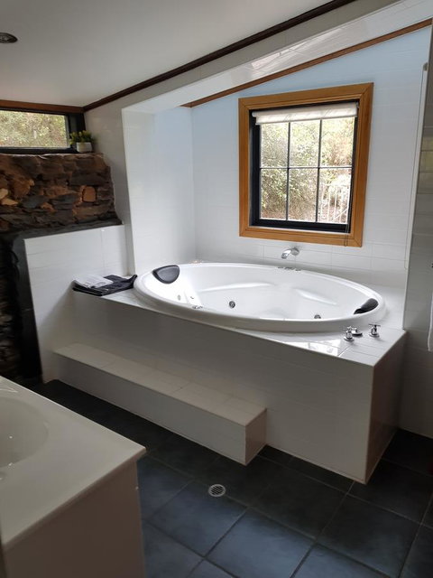 William Hunt's Retreat - Cypress Studio - Accommodation Sunshine Coast 3
