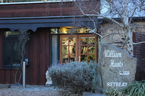 William Hunt's Retreat - Cypress Studio - Accommodation Sunshine Coast 8