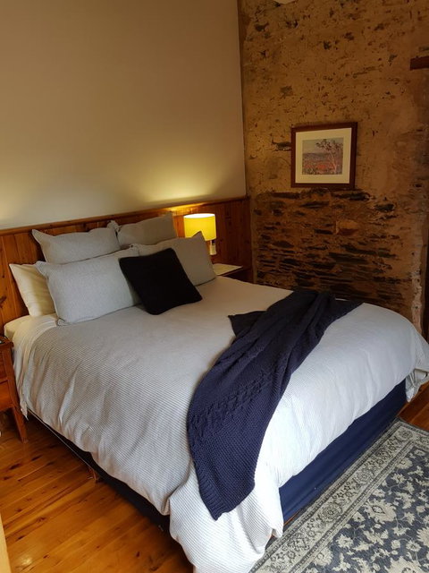 William Hunt's Retreat - Cypress Studio - Accommodation Sunshine Coast 2