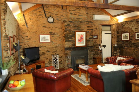William Hunt's Retreat - Cypress Studio - Accommodation Sunshine Coast 14