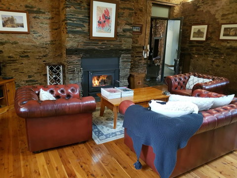 William Hunt's Retreat - Cypress Studio - Accommodation Sunshine Coast 7