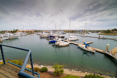 Marina Reflections - Accommodation Sunshine Coast 9