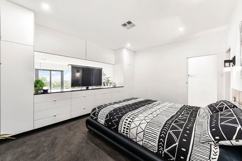 KENNEDY EXECUTIVE TOWNHOUSE - Accommodation Sunshine Coast 20