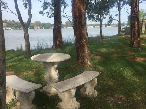 Murray Bridge Riverview Cabin - Accommodation Sunshine Coast 4