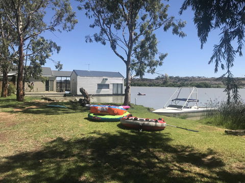 Murray Bridge Riverview Cabin - Accommodation Sunshine Coast 1