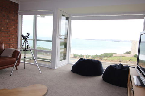 Southern Sands\' Beachfront Apartment - Accommodation Sunshine Coast 2