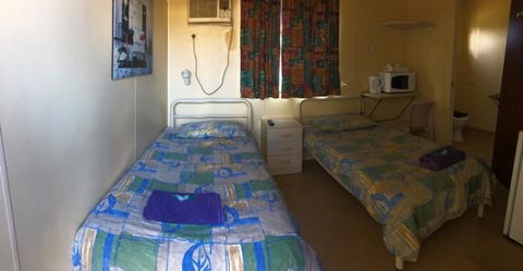 A1Cabins - Accommodation Sunshine Coast 4