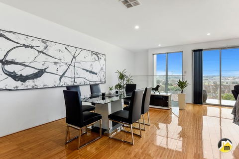 BENGALEE EXECUTIVE TOWNHOUSE- MODERN & STYLISH - Accommodation Sunshine Coast 13
