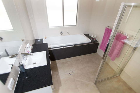 Brock's Base - Accommodation Sunshine Coast 7