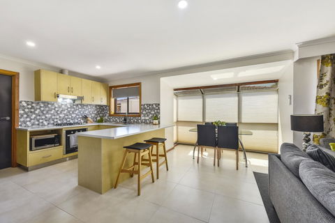City Four Apartment - Accommodation Sunshine Coast 0