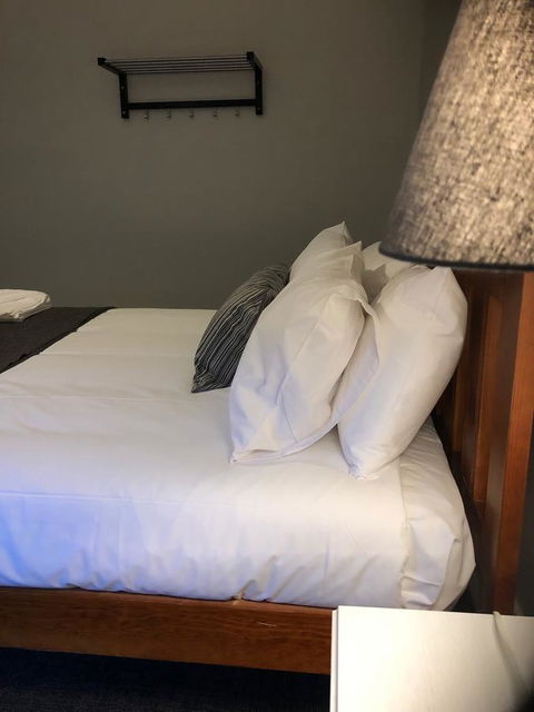 Cornwall Hotel - Accommodation Sunshine Coast 9