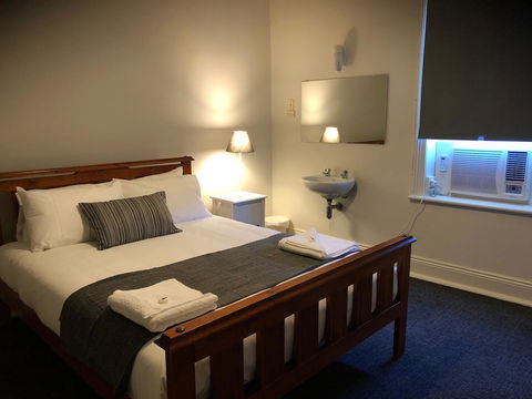 Cornwall Hotel - Accommodation Sunshine Coast 17