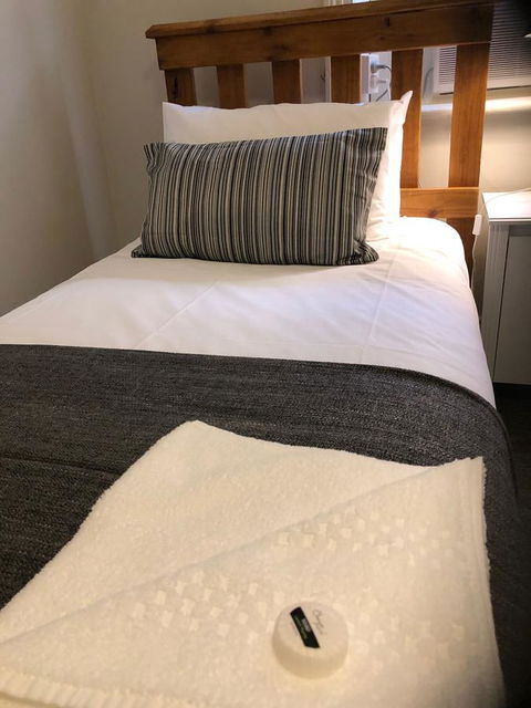 Cornwall Hotel - Accommodation Sunshine Coast 11
