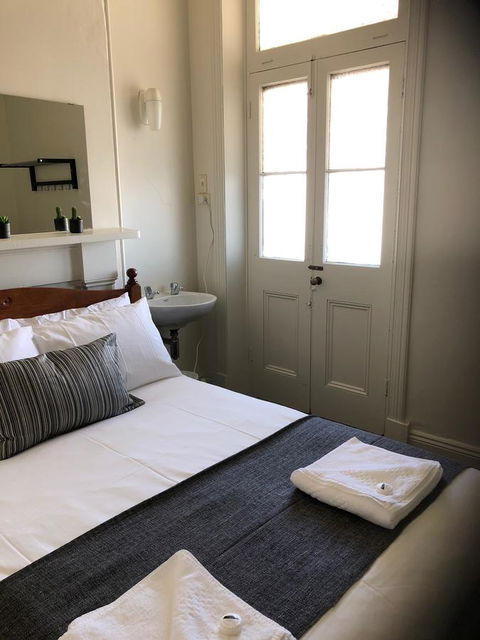Cornwall Hotel - Accommodation Sunshine Coast 7