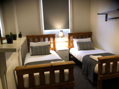 Cornwall Hotel - Accommodation Sunshine Coast 14