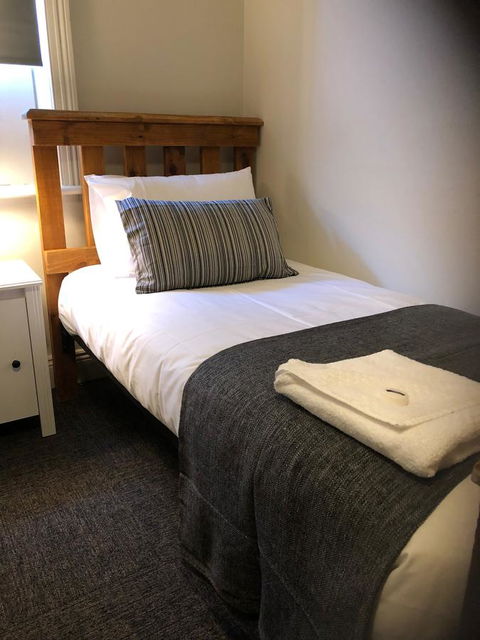 Cornwall Hotel - Accommodation Sunshine Coast 12