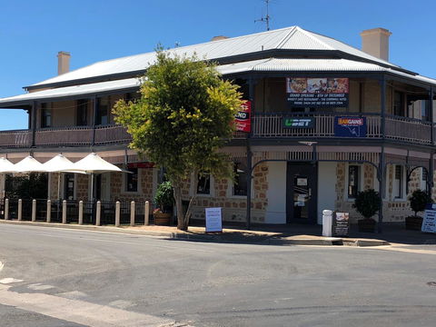 Cornwall Hotel - Accommodation Sunshine Coast 13