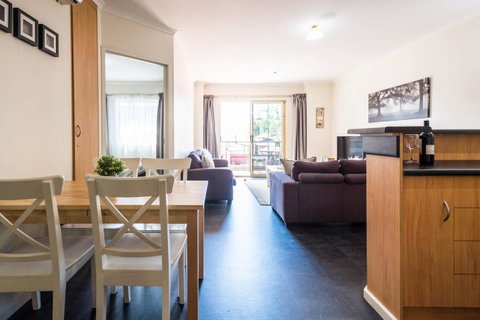 Executive 3 Bedroom Apartment + Internet + Parking - Accommodation Sunshine Coast 21